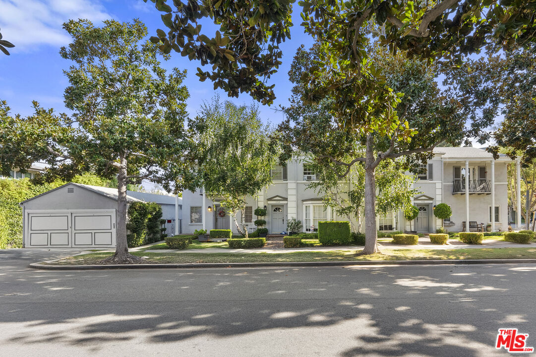 Property Photo:  9762 Gregory Way  CA 90212 