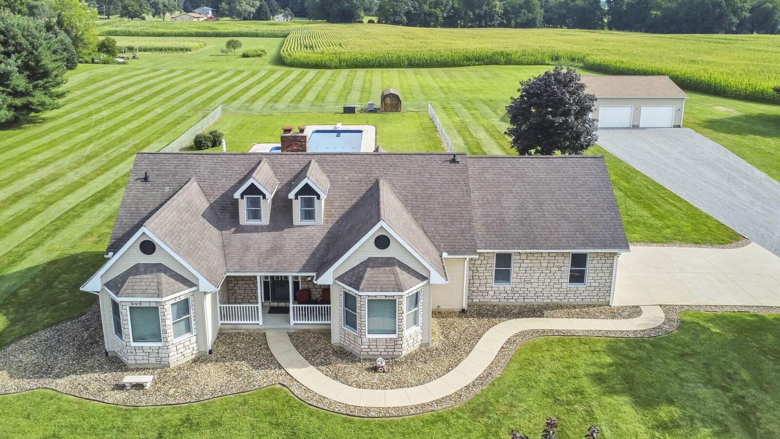 Property Photo: 2365 Colling SE Road OH 43056