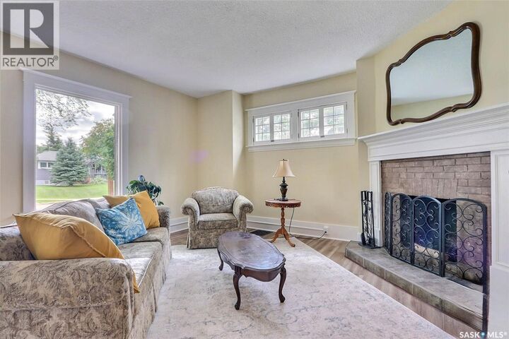 Property Photo:  630 21st Street W  SK S6V 4J7 