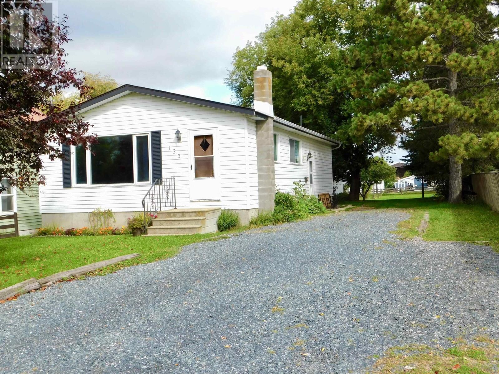 Property Photo:  123 First St  ON P8N 2S6 
