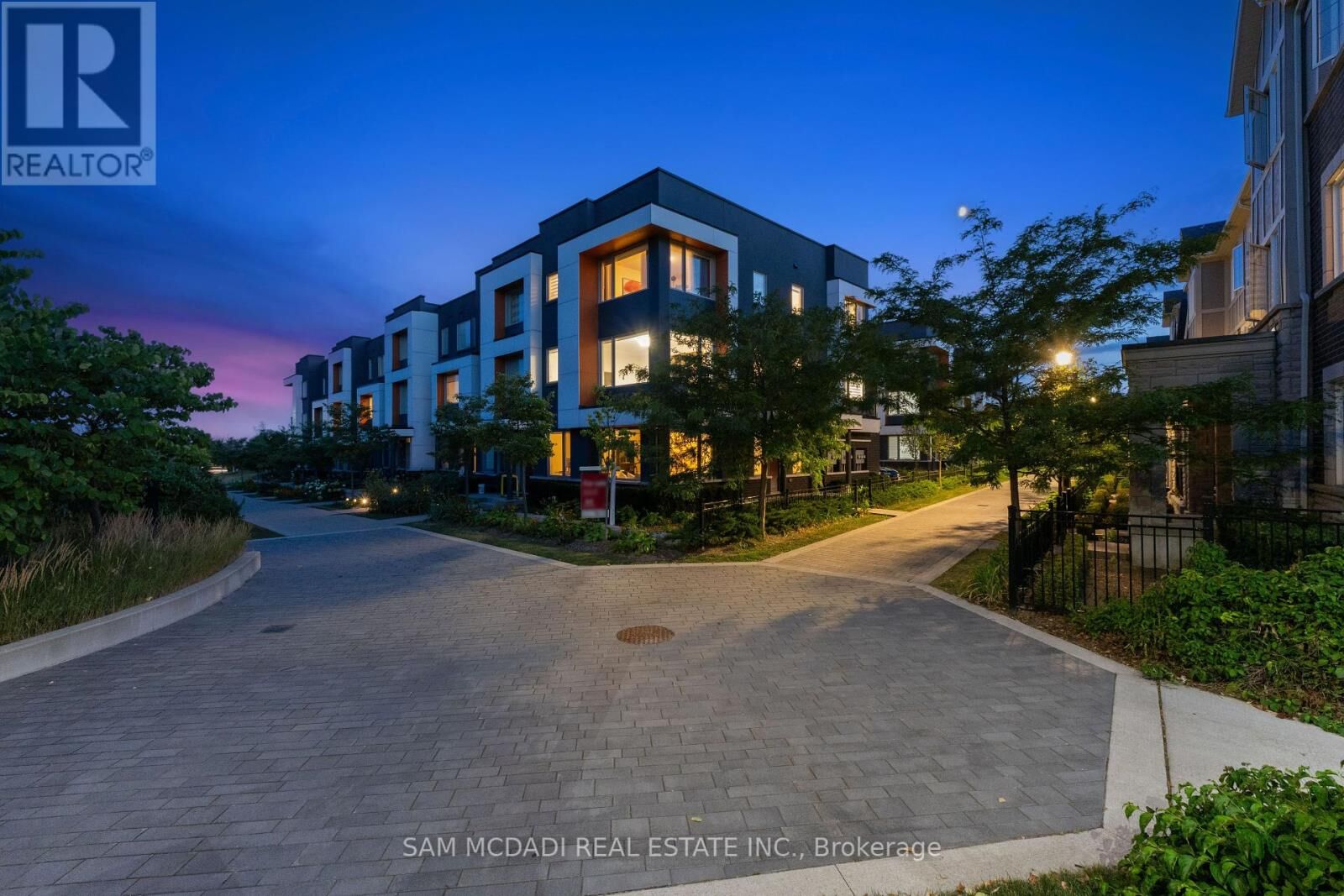 Property Photo: 3006 Creekshore Common 34 ON L6M 0Y6