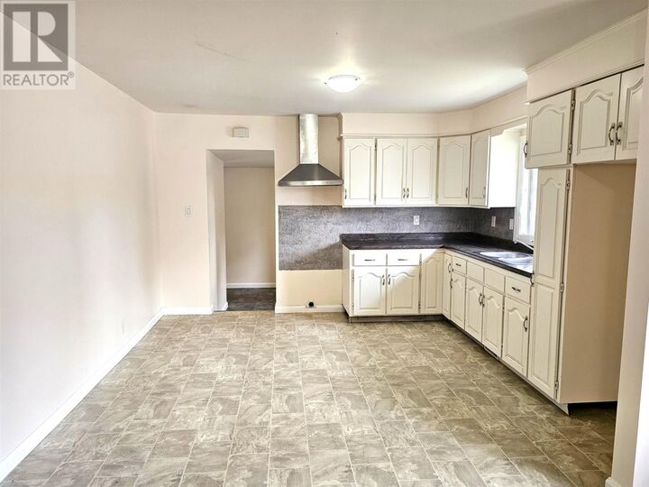 Photo de la propriété: 51 Pardee Ave ON P6B 1V9