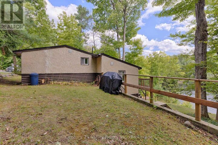 Property Photo:  216 Stringers Lane  ON K0J 1G0 