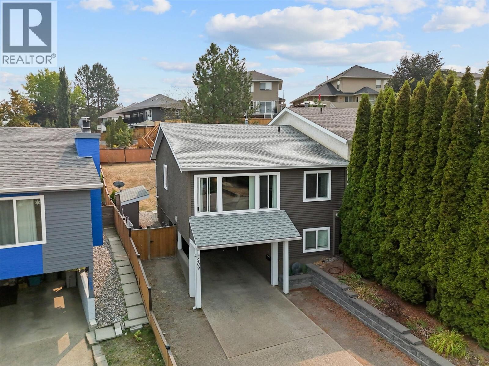 Photo de la propriété: 209 Hollyburn Drive BC V2E 1Y9