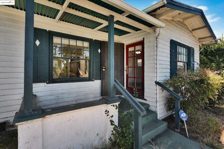 Property Photo: 2506 61st Ave CA 94605