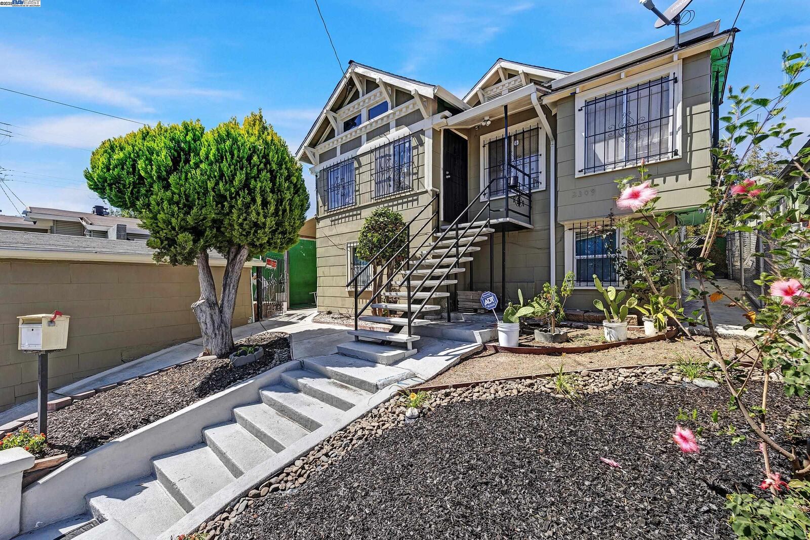 Property Photo:  2309 High St  CA 94601 