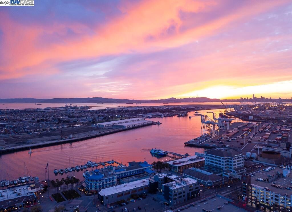 Property Photo:  222 Broadway 1002  CA 94607 