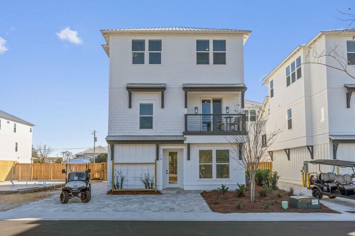 Property Photo: 16 Blue Ohana Court FL 32550