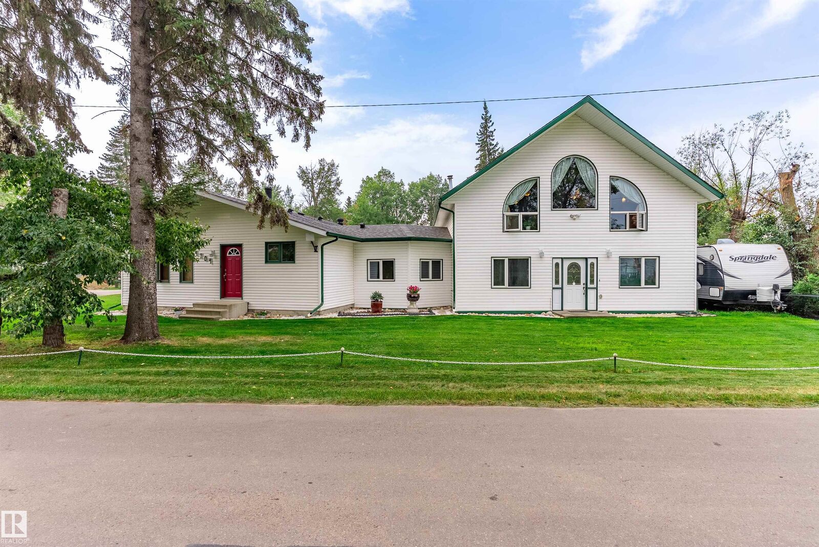 Property Photo:  4704 51 Street  AB T0E 0A0 