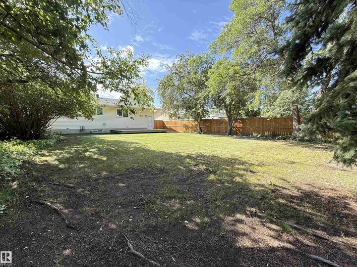 Property Photo:  142 Garnet Road  AB T8A 2S7 