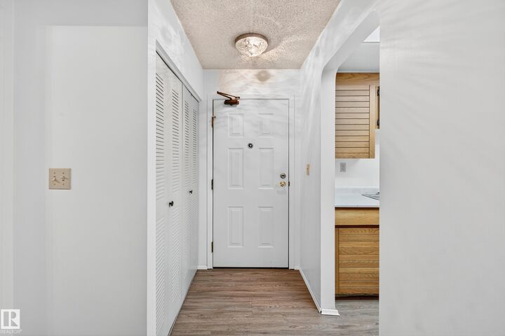 Property Photo: 10421 93 Street NW 207 AB T5H 1X5