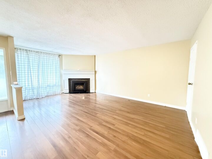 Property Photo:  11805 32A Avenue NW  AB T6J 5K8 