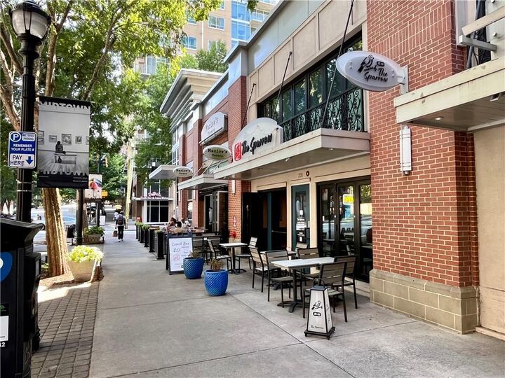 Property Photo: 950 W Peachtree Street NW 904 GA 30309