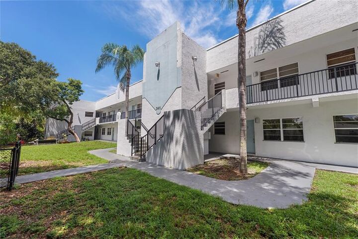 Property Photo: 1925 Madison St 12 FL 33020
