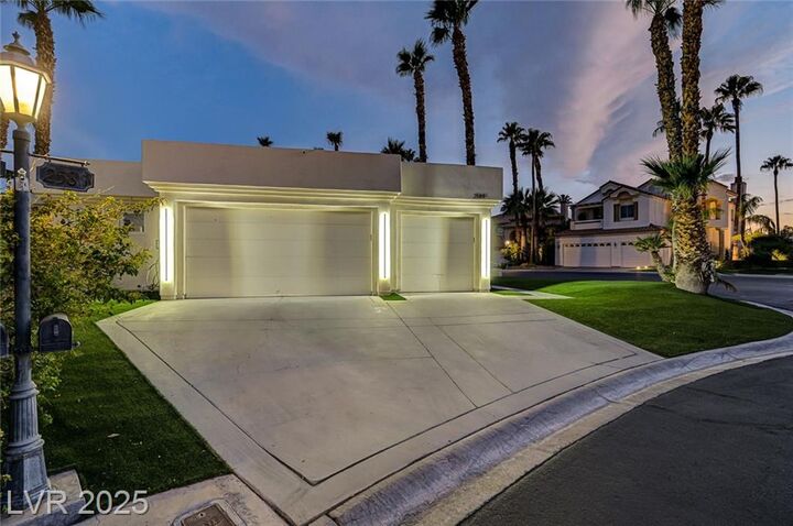 Property Photo: 2588 Sun Reef Road NV 89128