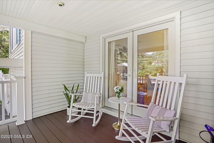 Property Photo:  2 Midbrook Lane  CT 06870 