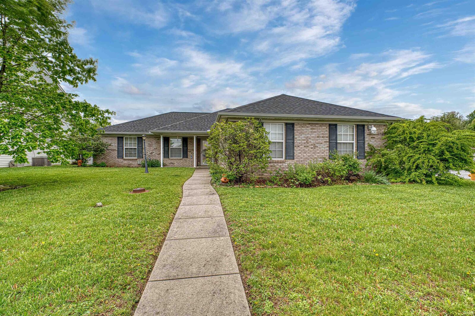 Property Photo: 3620 Oaklyn Court IN 47711