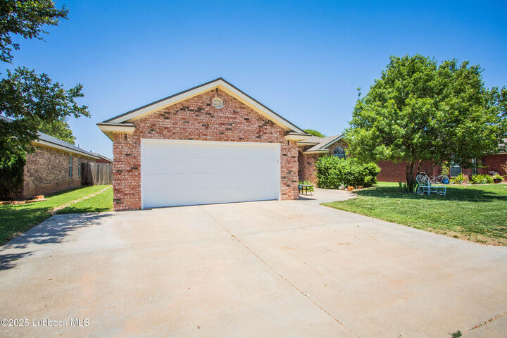 Property Photo: 1506 Yorkshire Avenue TX 79382