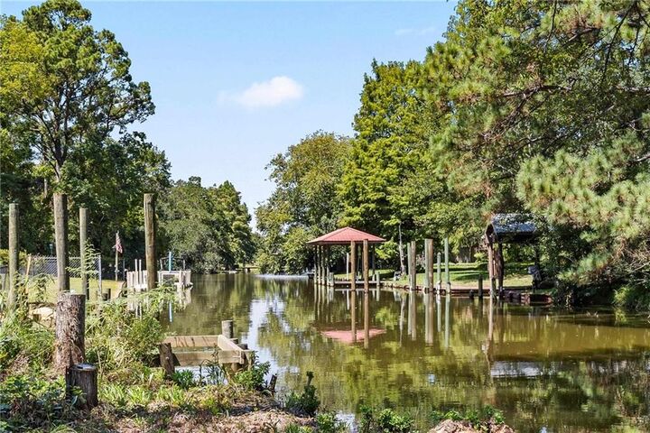 Property Photo: 2950 Riverside Drive AL 36605
