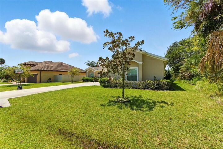 Property Photo: 27 Collingdale Court FL 32137