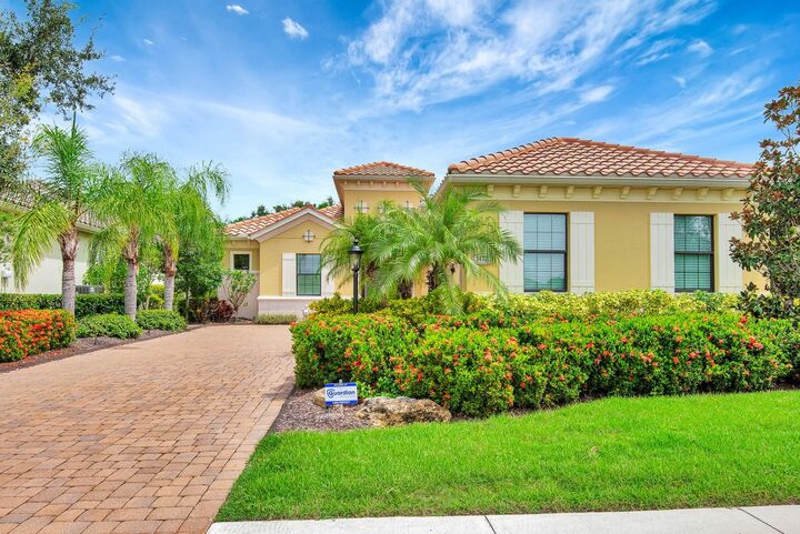 Property Photo: 14721 Castle Park Terrace FL 34202