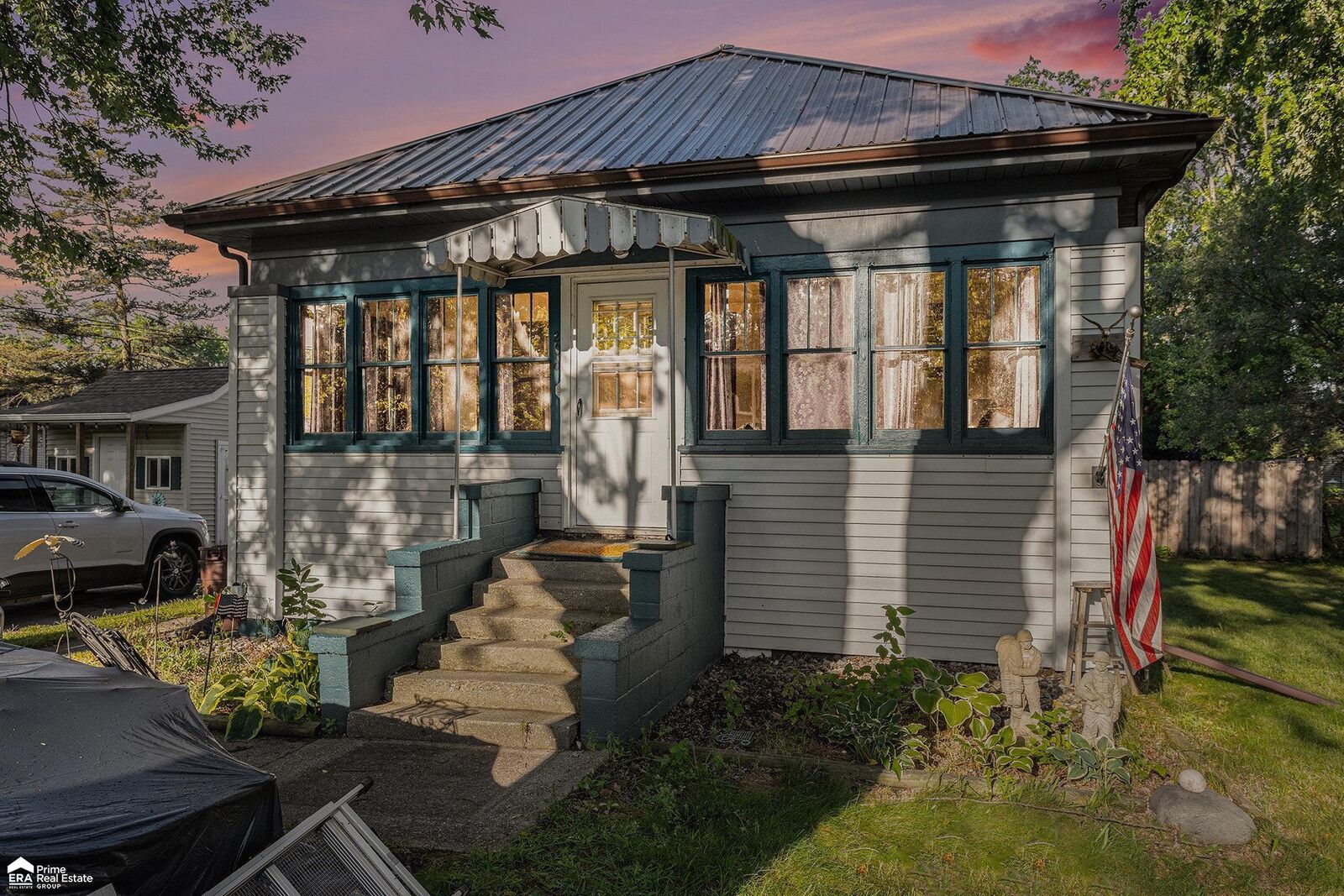 Property Photo: 206 S Maple Street MI 48626-9476