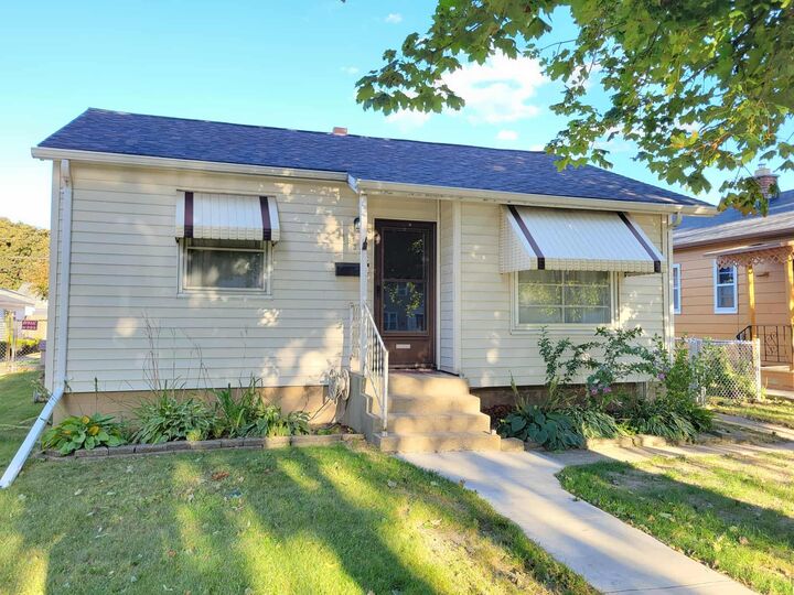 3832 S 19th St  Milwaukee WI 53221 photo