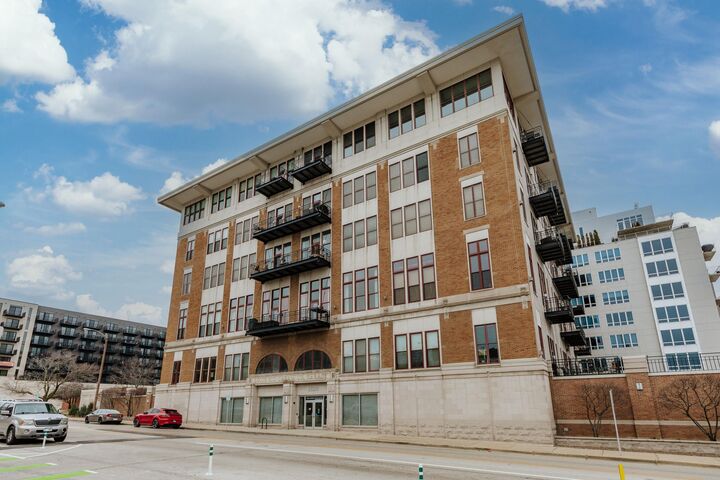 1325 N Van Buren St 402  Milwaukee WI 53202 photo