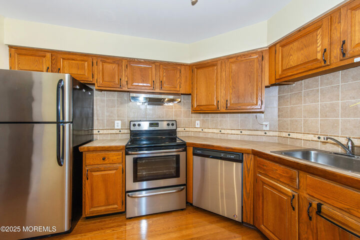 Property Photo:  65 Jamestown Road  NJ 07920 