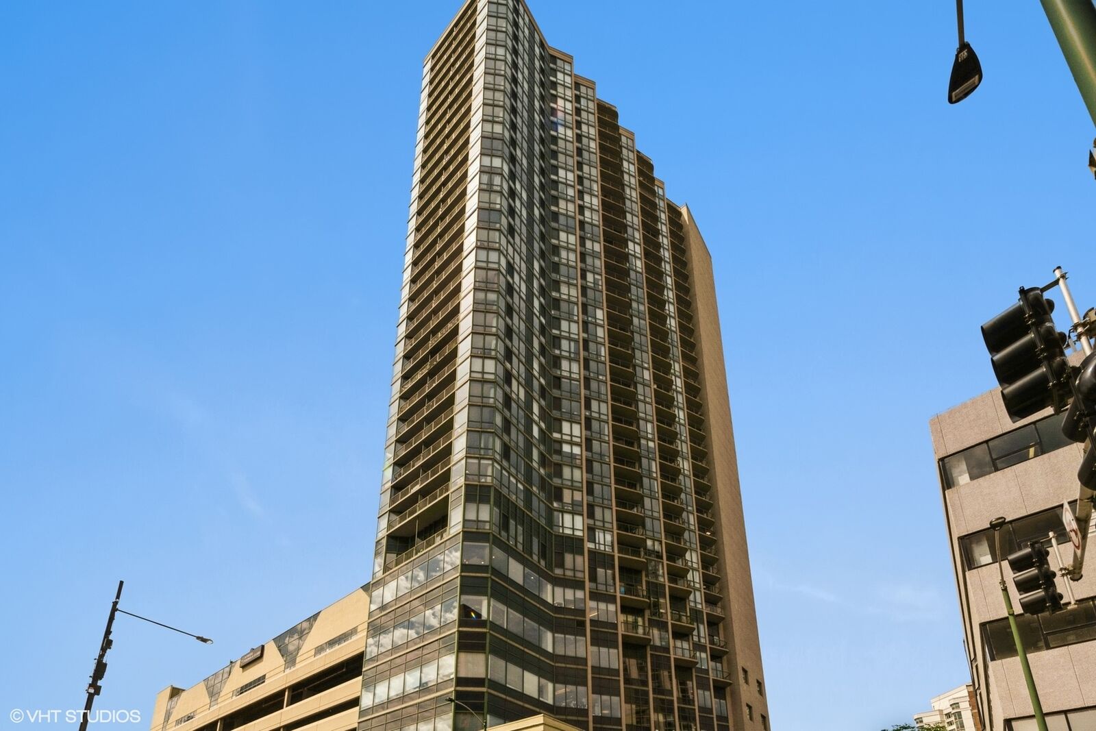 Property Photo:  111 W Maple Street 1508  IL 60610 