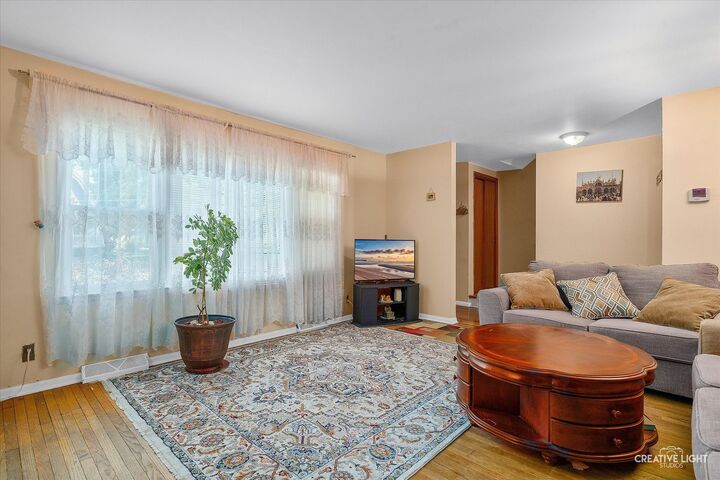 Property Photo:  714 Oak Avenue  IL 60506 