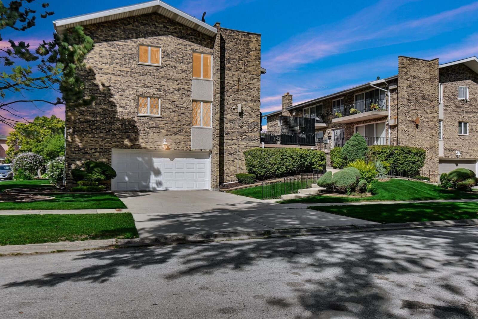 Property Photo: 9620 S Kedvale Avenue 201E IL 60453