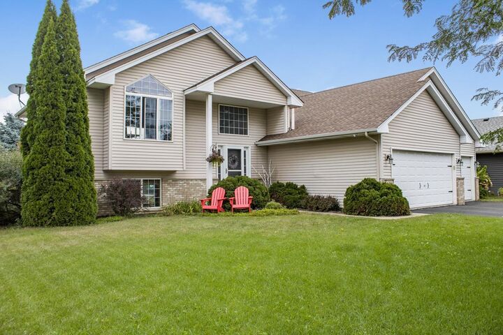 Property Photo: 633 Arlo Lane MN 55014