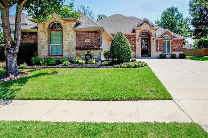 Property Photo: 8407 Wildrock Court TX 76001