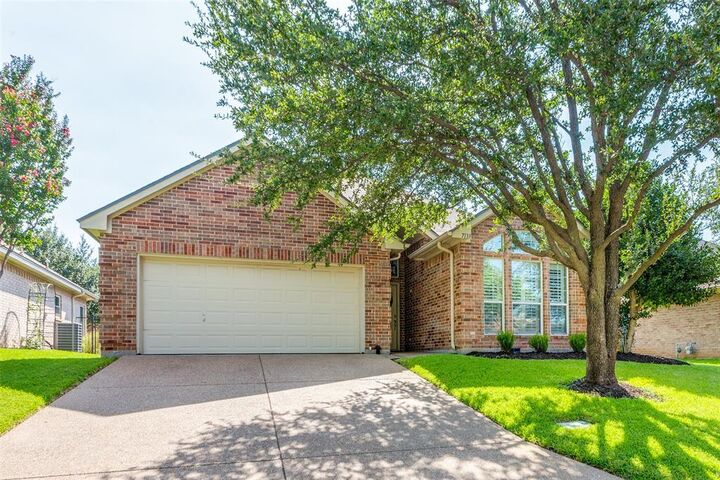 Property Photo: 7133 White Tail Trail TX 76132