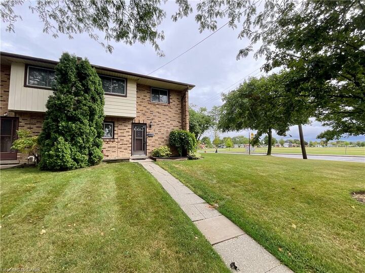 Photo de la propriété: 4 Rosanne Crescent ON L8T 2T7