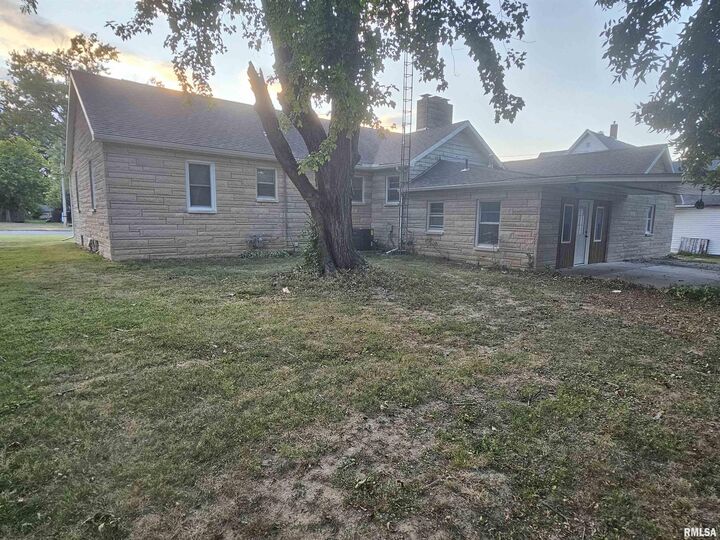 Property Photo: 305 N Main IL 62895