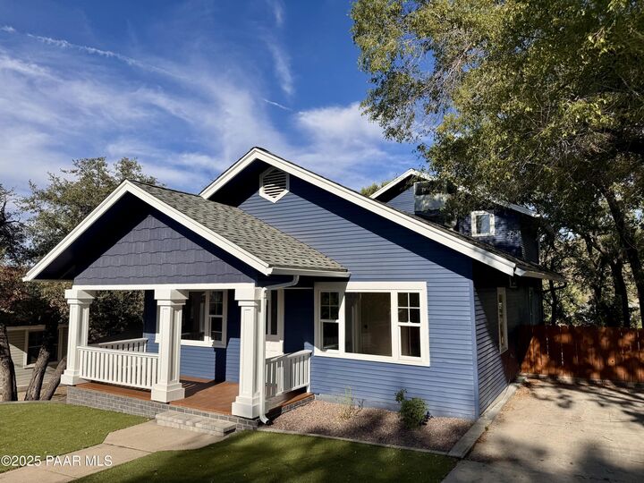 Property Photo:  337 S Mt Vernon Avenue  AZ 86303 