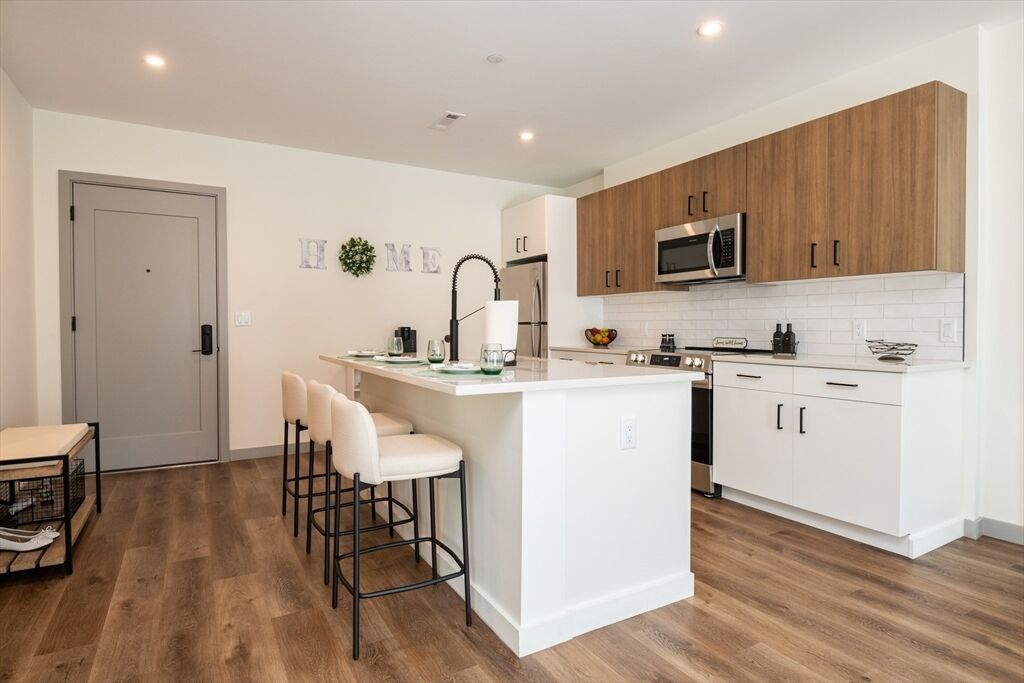 Property Photo:  115 Lowell St. 115  MA 01887 