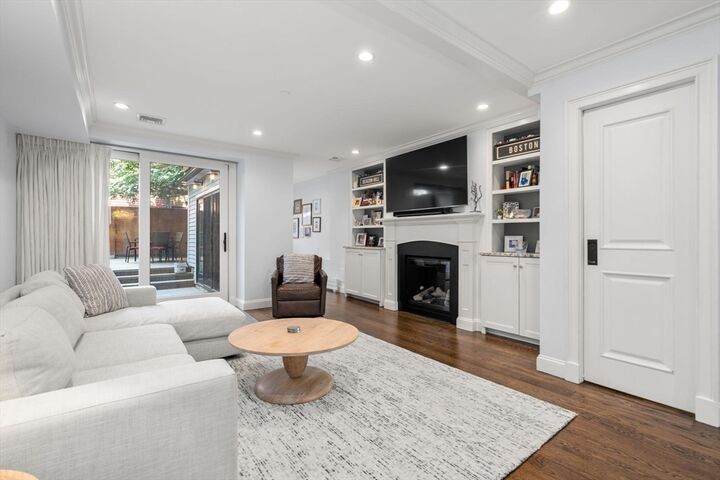 Property Photo:  15 Hancock St 1  MA 02114 
