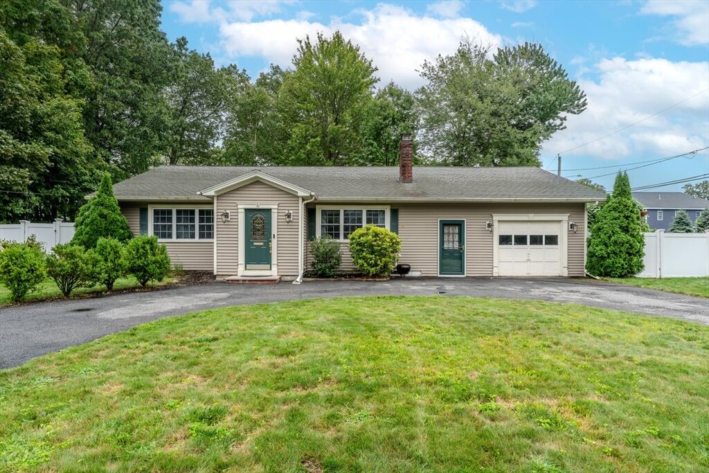 Property Photo:  5 Lawn Ave  MA 01852 