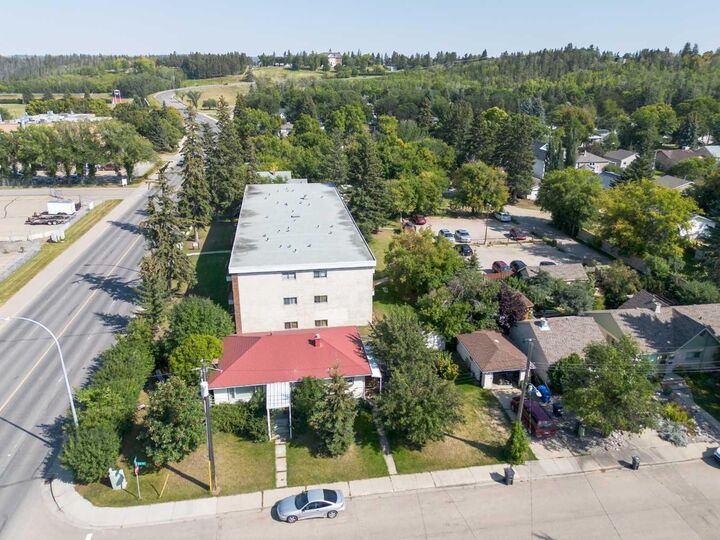Property Photo: 5337 44 Avenue AB T4N 3J1