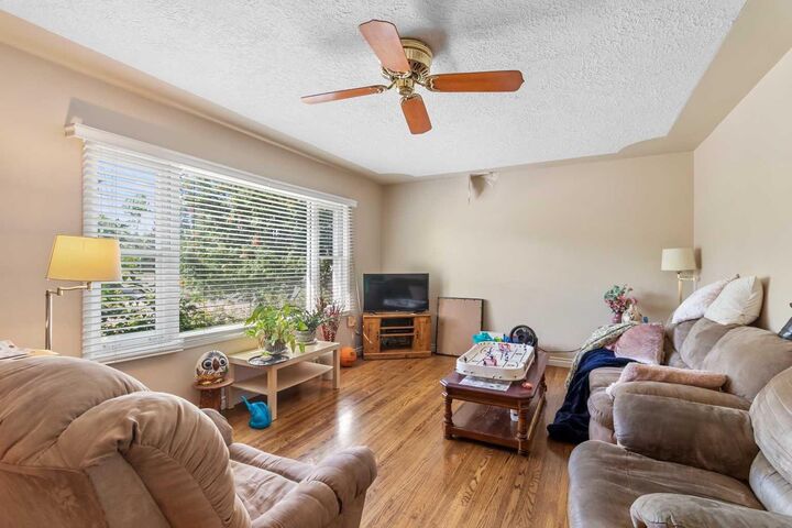 Property Photo:  5337 44 Avenue  AB T4N 3J1