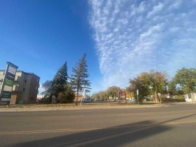 Photo de la propriété: 603 1 Street W AB T1R 0N3