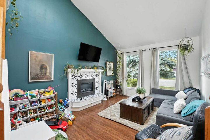 Property Photo:  2635 14 Avenue SE  AB T2A 0J4 