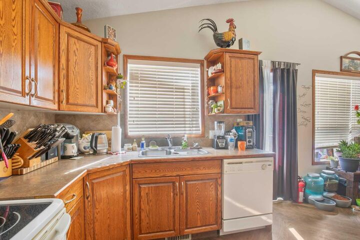 Property Photo: 14 Jaspar Crescent AB T4P 0E3