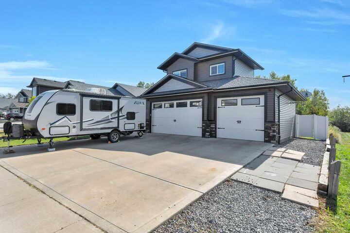 22 Coachill Street  Blackfalds AB T4M 0A9 photo