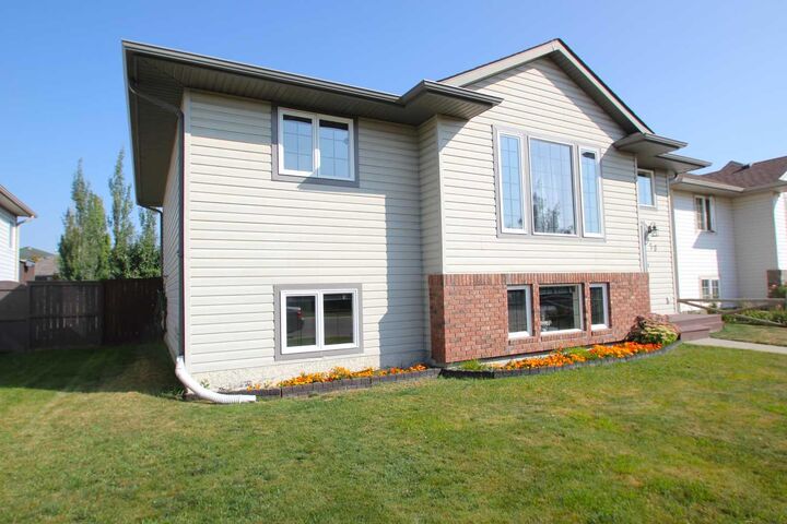 Property Photo: 58 Kirkland Close AB T4P 4A3