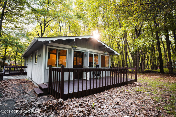 225 Sutton Place  Pocono Summit PA 18346 photo