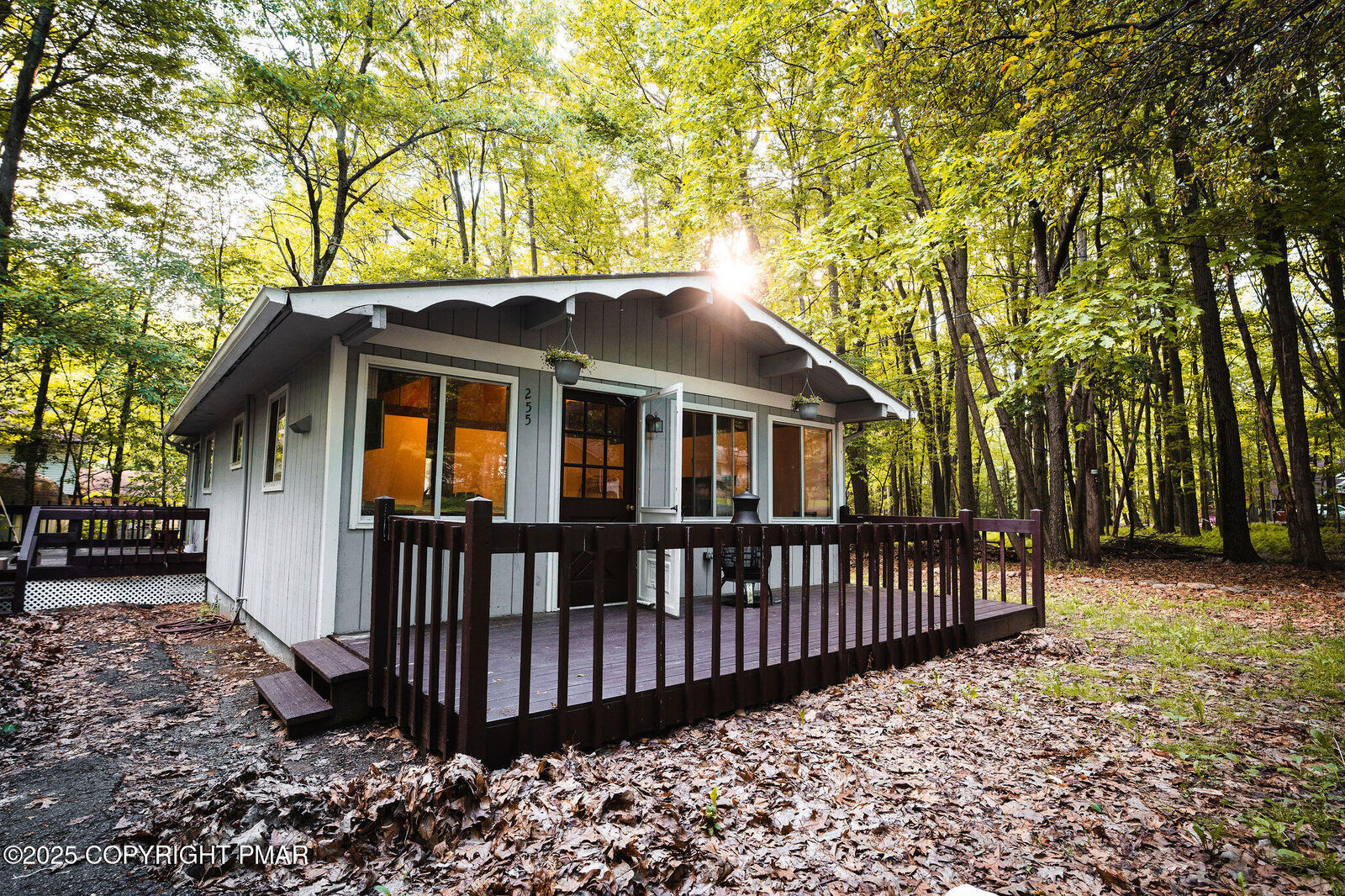 Property Photo:  225 Sutton Place  PA 18346 